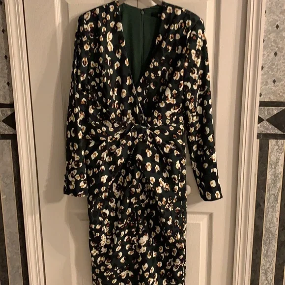 Badgley Mischka Collection V-Neck Sheath Dress - Picture 5 of 12